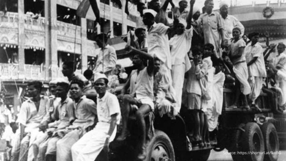 Citizens jubilantly celebrate India's independence from British rule on the streets of Kolkata