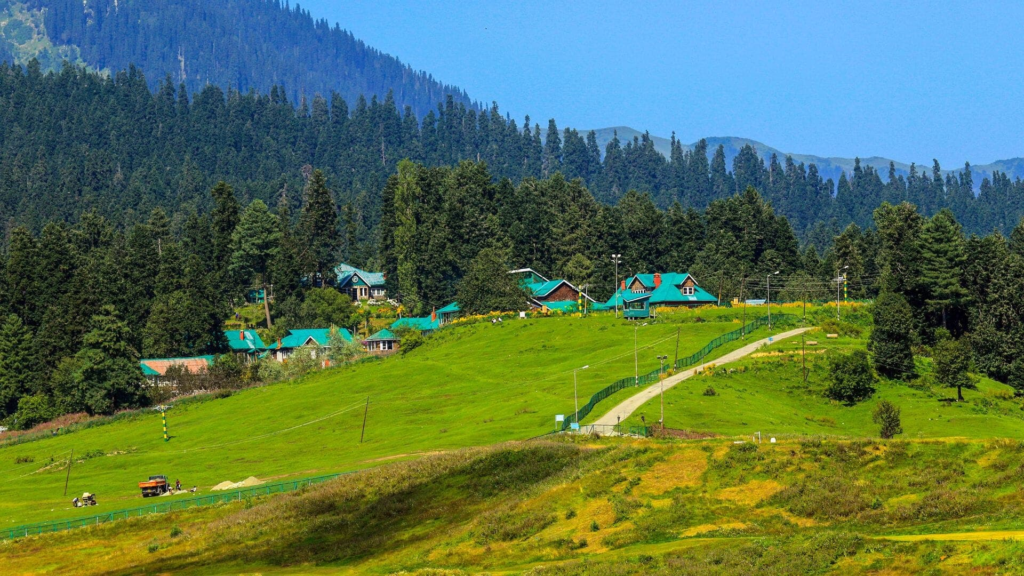 Gulmarg valley - Kashmir: Scenic digital detox getaways in India